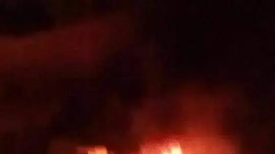 רכבו של ישראלי שנכנס לאבו דיס והוצת על ידי פלסטינים רכבו של ישראלי שנכנס לאבו דיס והוצת על ידי פלסטינים