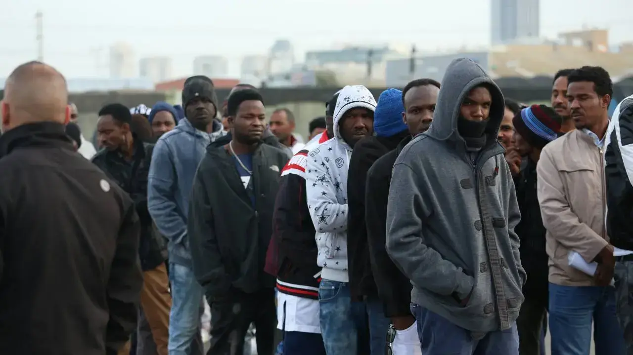 חלוקת מכתבי גירוש של רשות ההגירה למבקשי מקלט, לשכת ההגירה, בני ברק, 4 בפברואר 2018 חלוקת מכתבי גירוש של רשות ההגירה למבקשי מקלט, לשכת ההגירה, בני ברק, 4 בפברואר 2018
