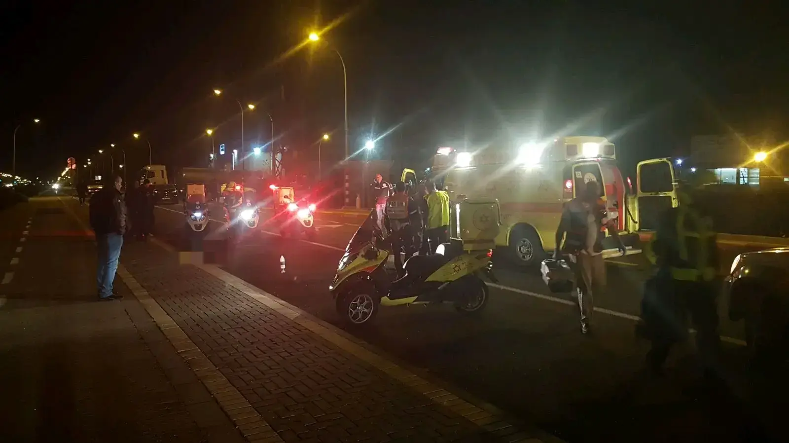 רוכב אופניים שנפגע מרכב בכביש 4 סמוך לאזה"ת נעמן
