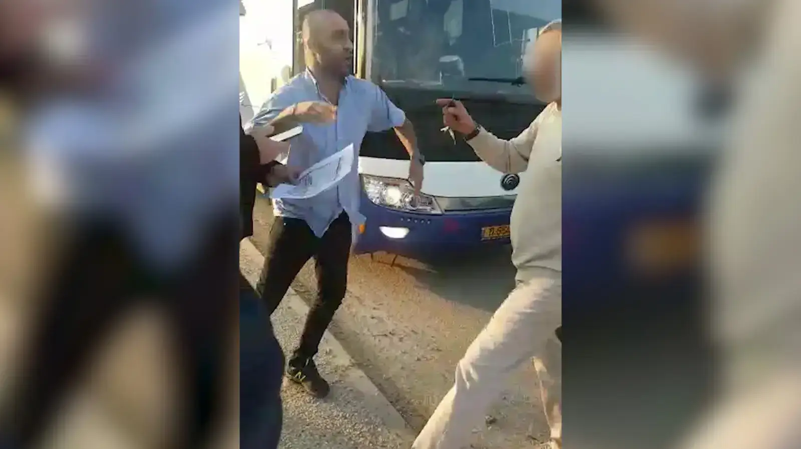 נהג אוטובוס סטר לאדם שברכבו התנגש במהלך ויכוח באזור באר שבע, 1 בפברואר 2018 נהג אוטובוס סטר לאדם שברכבו התנגש במהלך ויכוח באזור באר שבע, 1 בפברואר 2018
