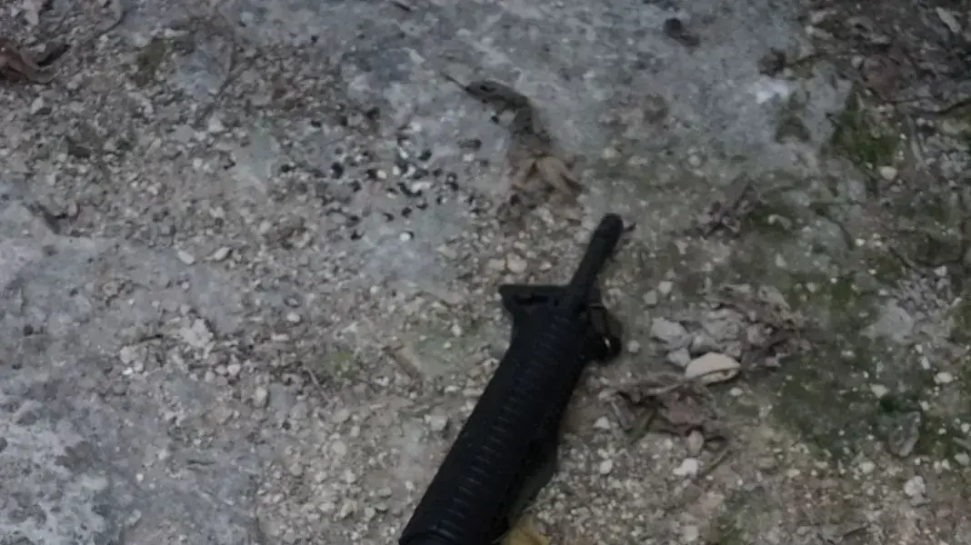 מעצר תשתית החוליה ובהן תמונות הנשק שנשא המחבל הלילה, והרכב ששימש על פי החשד את חברי החוליה ונמצא בשבועות האחרונים מעצר תשתית החוליה ובהן תמונות הנשק שנשא המחבל הלילה, והרכב ששימש על פי החשד את חברי החוליה ונמצא בשבועות האחרונים