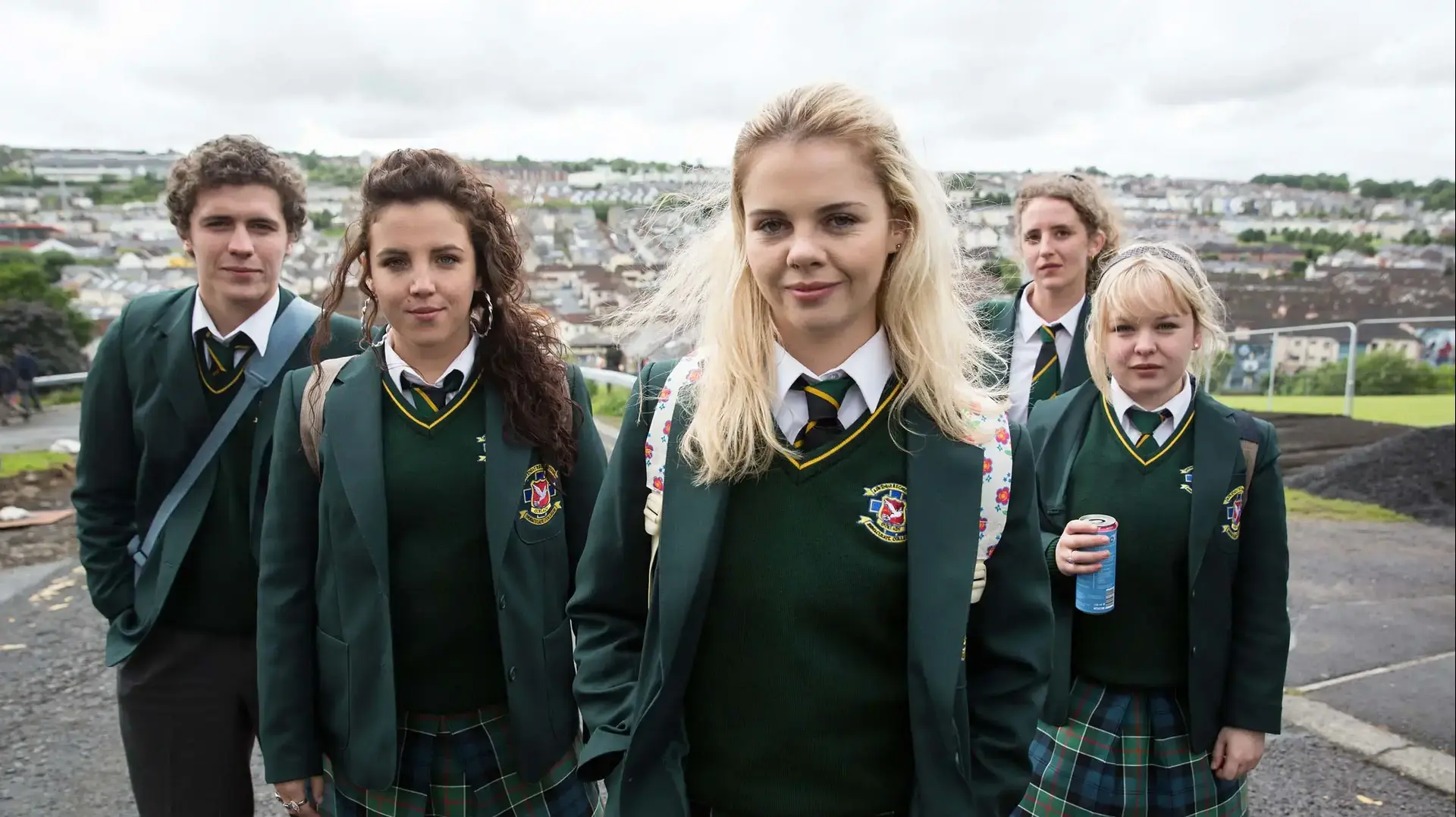 הסדרה "Derry Girls", נערות דרי הסדרה "Derry Girls", נערות דרי