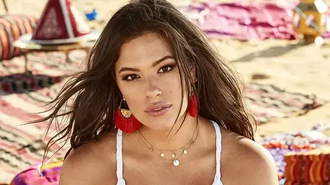 אשלי גרהאם בקמפיין בגדי הים של Swimsuits for All אשלי גרהאם בקמפיין בגדי הים של Swimsuits for All