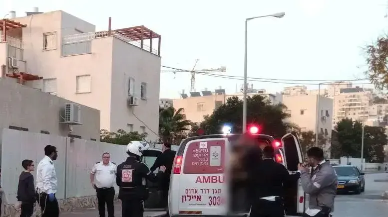 זירת תאונת הדרכים בה נהרג ילד שנפגע מאוטובוס במודיעין עילית זירת תאונת הדרכים בה נהרג ילד שנפגע מאוטובוס במודיעין עילית