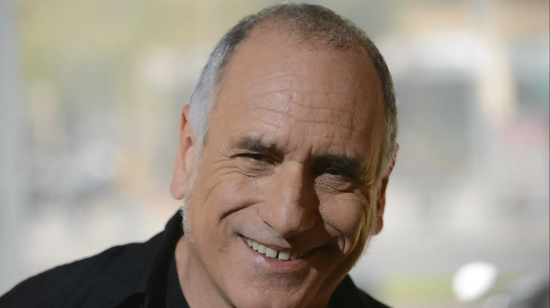 דויד ברוזה מרואיין באולפן וואלה! על ידי שגיא בן נון ומבצע את שירו "טבעת הזהב" דויד ברוזה מרואיין באולפן וואלה! על ידי שגיא בן נון ומבצע את שירו "טבעת הזהב"