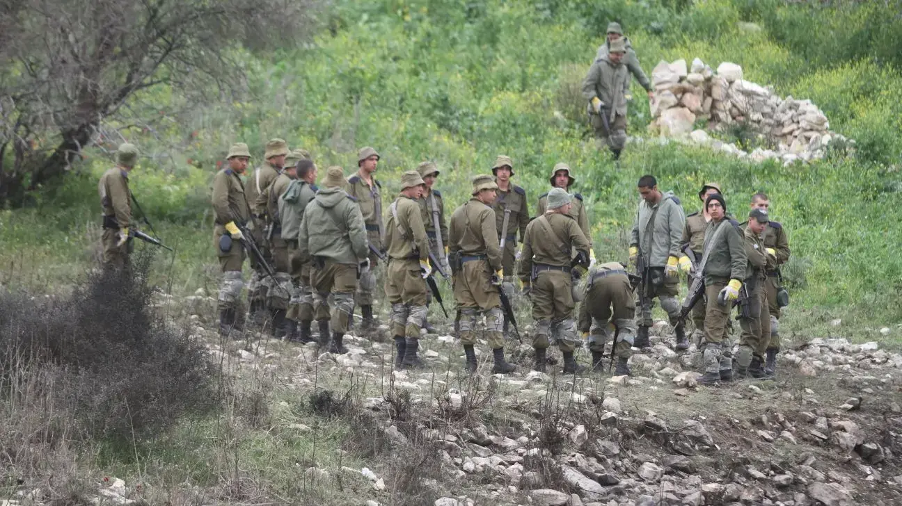 חיילי צה"ל מפנים את חלקי המטוס שנפל, הרדוף, 11 בפברואר 2018 חיילי צה"ל מפנים את חלקי המטוס שנפל, הרדוף, 11 בפברואר 2018