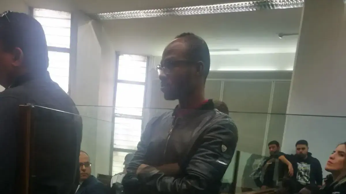 נתין זר מאריתראה החשוד כי אנס בצורה אכזרית נער בן 17 מראשון לציון, בית המשפט השלום תל אביב, 11 בפברואר 2018 נתין זר מאריתראה החשוד כי אנס בצורה אכזרית נער בן 17 מראשון לציון, בית המשפט השלום תל אביב, 11 בפברואר 2018