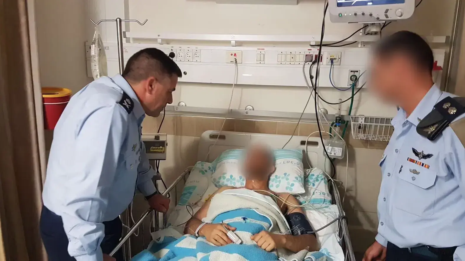 ביקור מפקד חיל האוויר, אלוף עמיקם נורקין בבית החולים רמב?ם בחיפה את טייס הקרב שנפצע קשה אמש 11 בפברואר 2018 ביקור מפקד חיל האוויר, אלוף עמיקם נורקין בבית החולים רמב?ם בחיפה את טייס הקרב שנפצע קשה אמש 11 בפברואר 2018