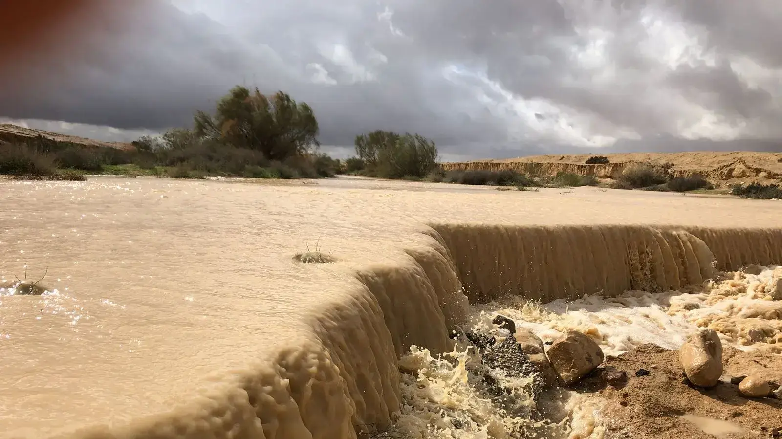 זרימת נחלים בנחל רות זרימת נחלים בנחל רות