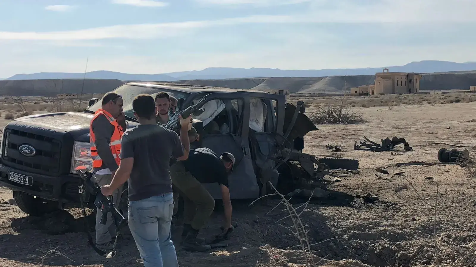 רכב צבאי עלה על מוקש שהתפוצץ בקאסר אל-יהוד 14 בפברואר 2018 רכב צבאי עלה על מוקש שהתפוצץ בקאסר אל-יהוד 14 בפברואר 2018