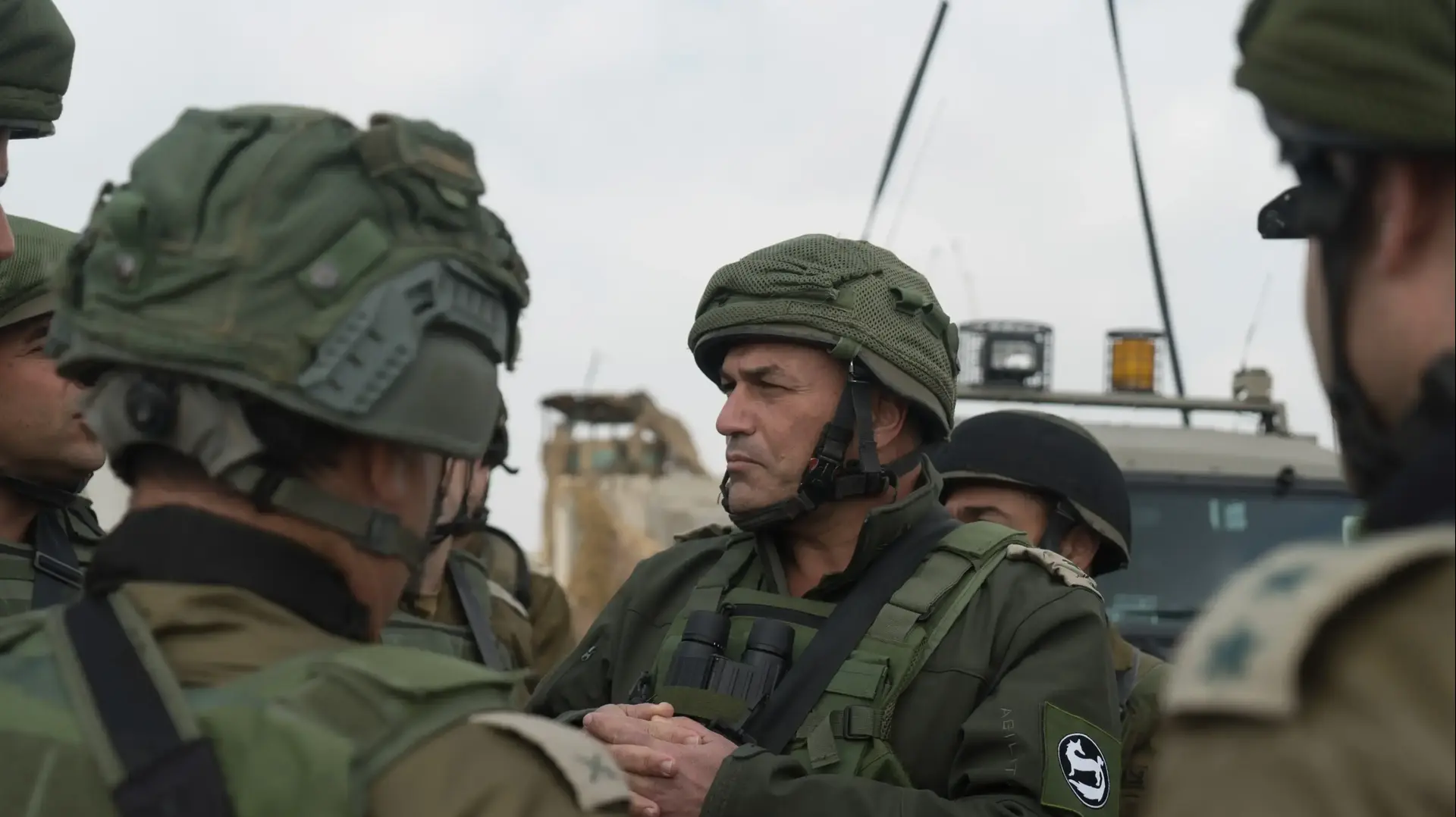 מפקד פיקוד הדרום, אלוף אייל זמיר, מבקר בזירת הפעלת המטען ובבית החולים יחד עם מפקד הרפואה של פיקוד הדרום, אלוף-משנה אבי יצחק וקצין משאבי האנוש של פיקוד הדרום, אלוף-משנה אלון מצליח מפקד פיקוד הדרום, אלוף אייל זמיר, מבקר בזירת הפעלת המטען ובבית החולים יחד עם מפקד הרפואה של פיקוד הדרום, אלוף-משנה אבי יצחק וקצין משאבי האנוש של פיקוד הדרום, אלוף-משנה אלון מצליח