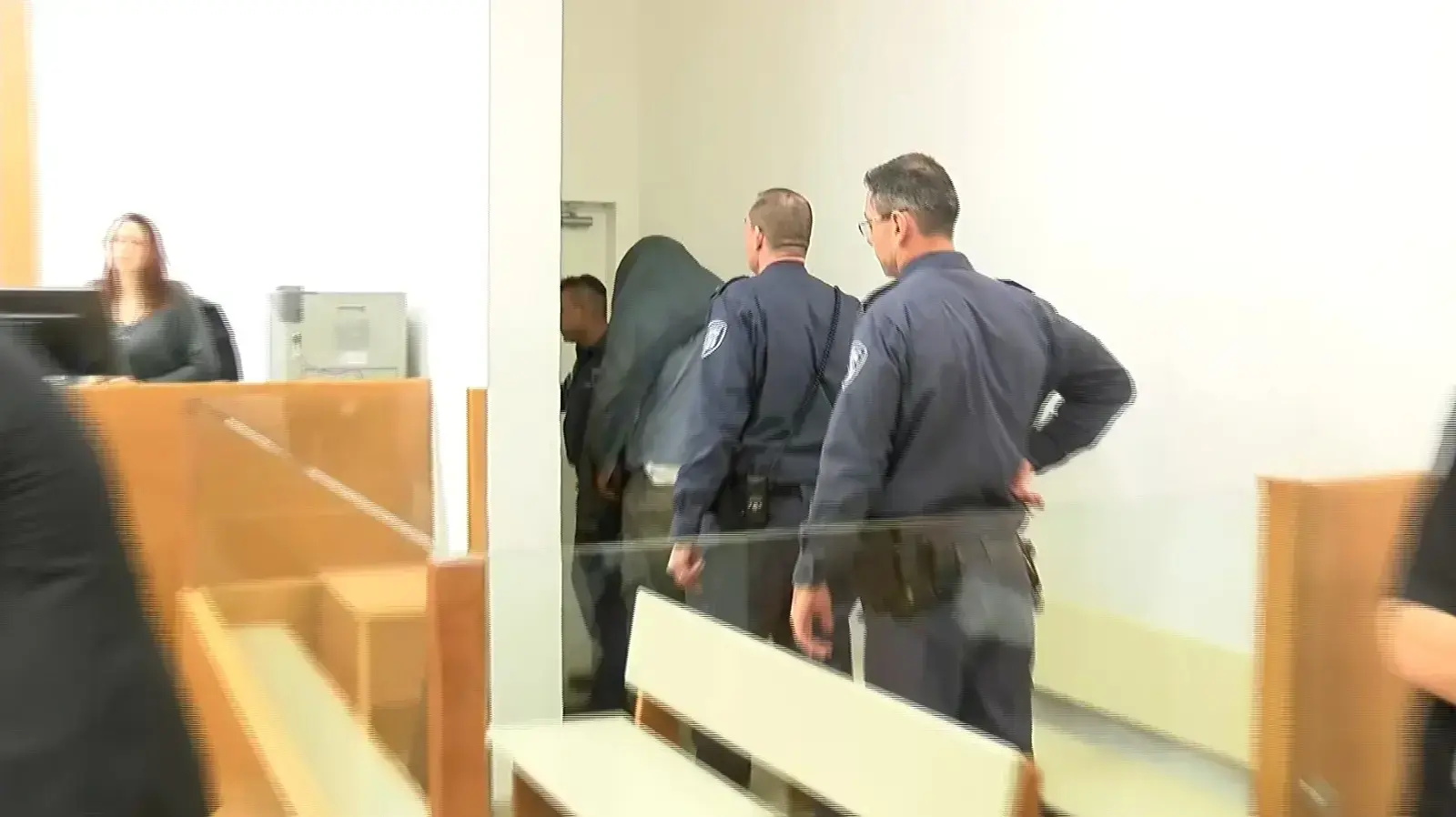 מפעיל העגורן מובא להארכת מעצרו, בית משפט מחוזי, פתח תקווה, 19 בפברואר 2018 מפעיל העגורן מובא להארכת מעצרו, בית משפט מחוזי, פתח תקווה, 19 בפברואר 2018