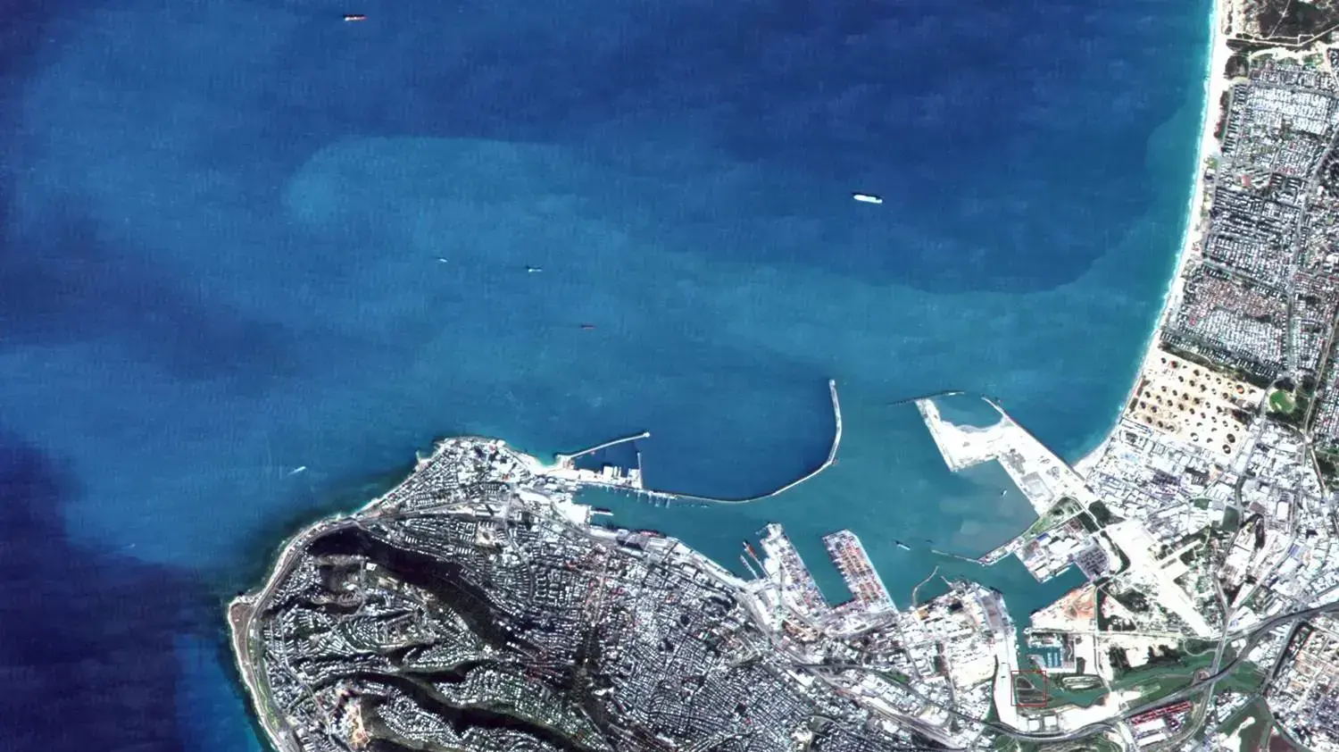 הלווין הישראל ונוס החל לשדר תמונות ראשונות מהחלל, של צפון הארץ- מפרץ חיפה, 21 בפברואר 2018
