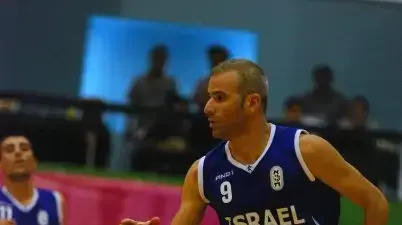 אדיר זריהן, חירש ואילם שמנהל קבוצת כדורסל לחירשים אדיר זריהן, חירש ואילם שמנהל קבוצת כדורסל לחירשים