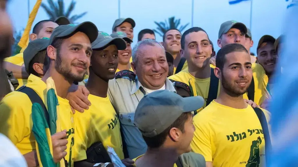 גדי איזנקוט וחיילי חטיבת גולני גדי איזנקוט וחיילי חטיבת גולני