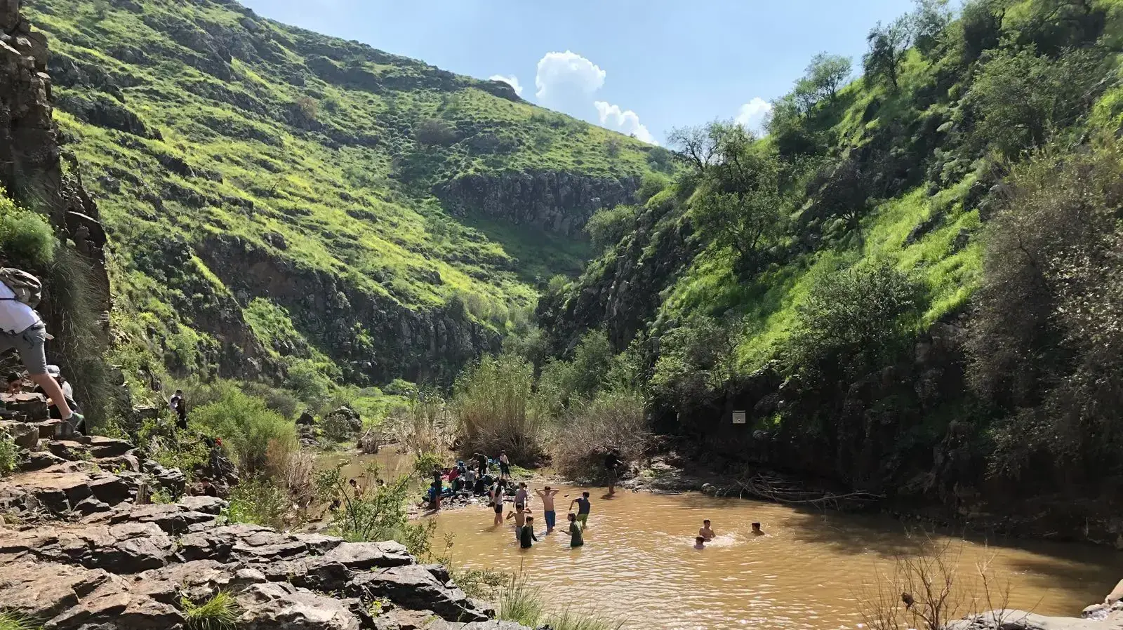 מטיילים בגן לאומי בית גוברין מטיילים בגן לאומי בית גוברין