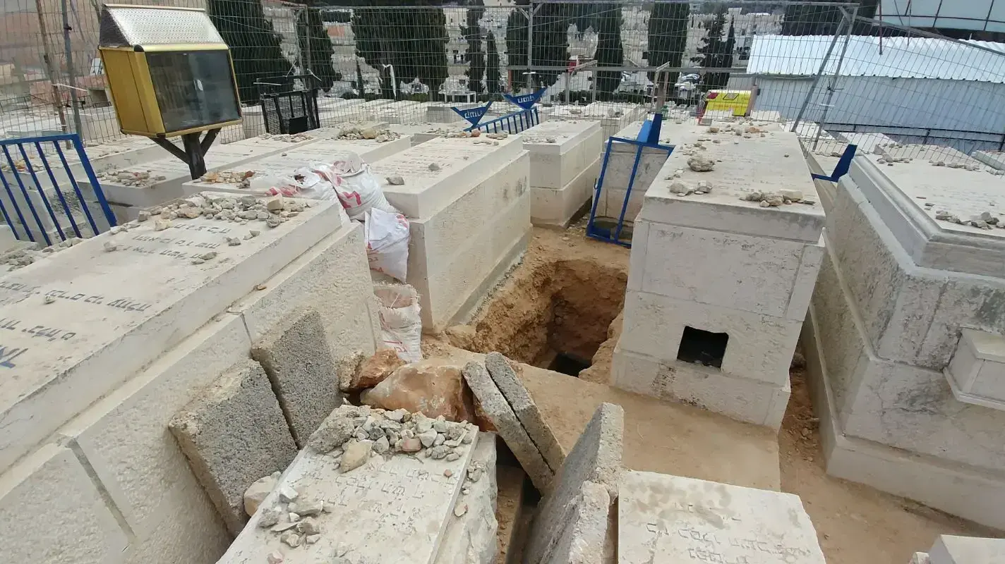 חלקת הקבר של הרב אוירבך בהר המנוחות חלקת הקבר של הרב אוירבך בהר המנוחות