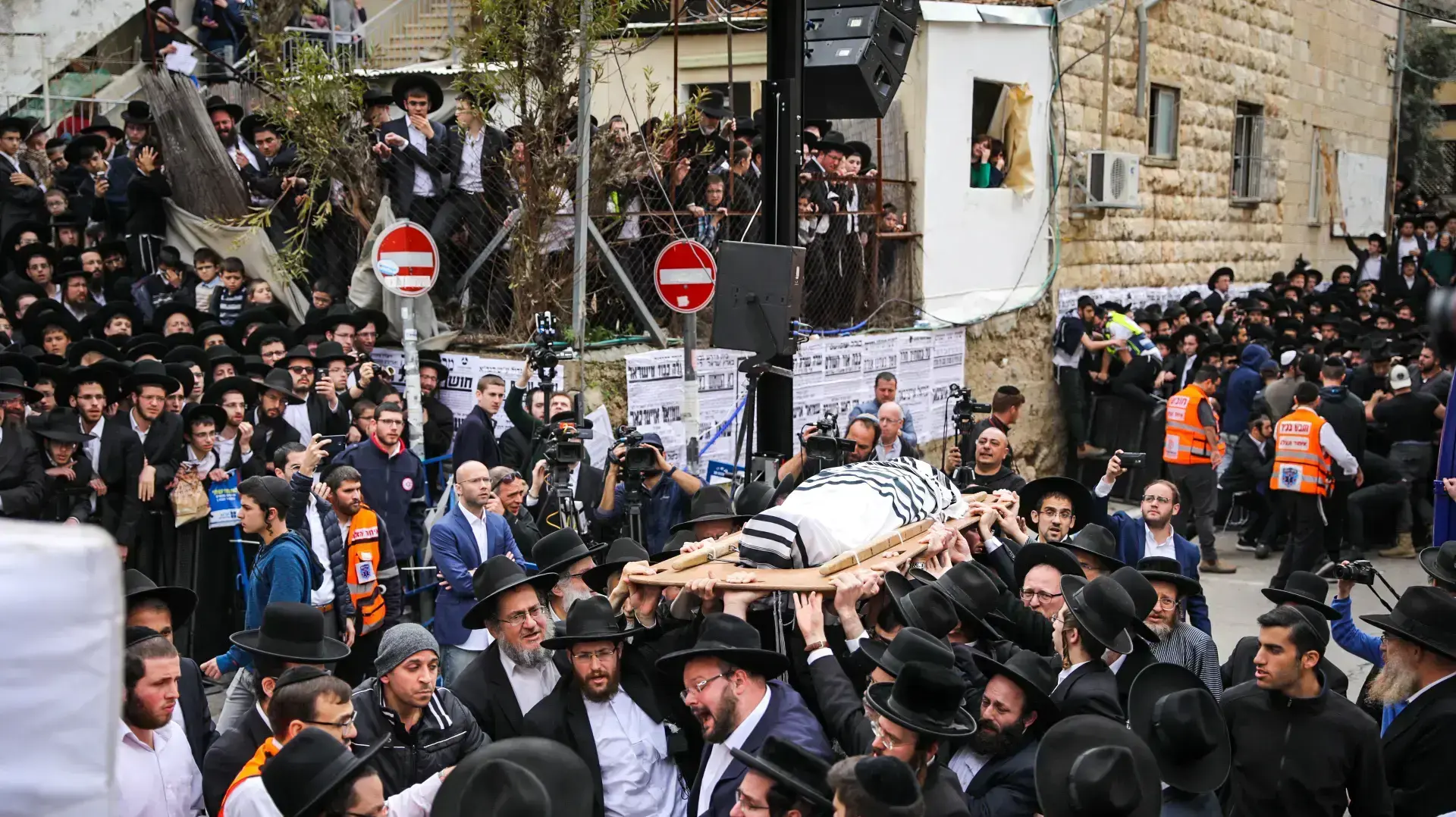 לפני הלוויתו הרב שמואל אוירבך, מנהיג הפלג הירושלמי 25 בפברואר 2018 לפני הלוויתו הרב שמואל אוירבך, מנהיג הפלג הירושלמי 25 בפברואר 2018