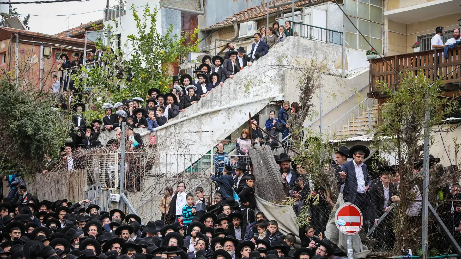 לפני הלוויתו הרב שמואל אוירבך, מנהיג הפלג הירושלמי 25 בפברואר 2018