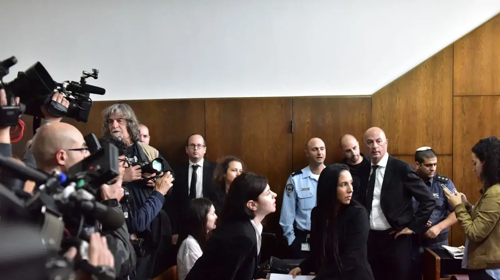 דיון בנושא המסרונים של השופטת רונית פוזננסקי כץ וערן שחם שביט, בית משפט השלום, תל אביב, 26 בפברואר 2018 דיון בנושא המסרונים של השופטת רונית פוזננסקי כץ וערן שחם שביט, בית משפט השלום, תל אביב, 26 בפברואר 2018