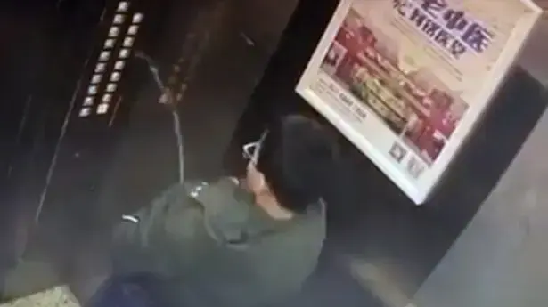 גבר השתין על כפתורי המעלית, גרם לקצר ונלכד בפנים גבר השתין על כפתורי המעלית, גרם לקצר ונלכד בפנים