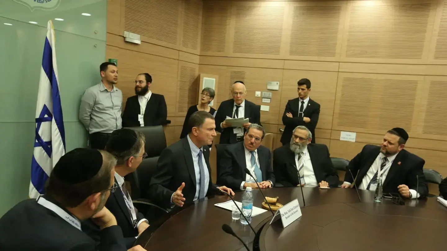 חברי המשלחת מיהודי ארה"ב מהזרם הרפורמי והקונסרבטיבי עם עם יו"ר הכנסת אדלשטיין חברי המשלחת מיהודי ארה"ב מהזרם הרפורמי והקונסרבטיבי עם עם יו"ר הכנסת אדלשטיין
