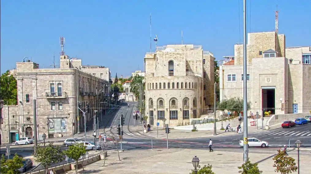 בניין עיריית ירושלים מכיוון החומות



