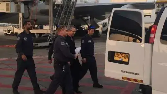 נחיתת קובי אלכסנדר בישראל לריצוי שארית מאסרו