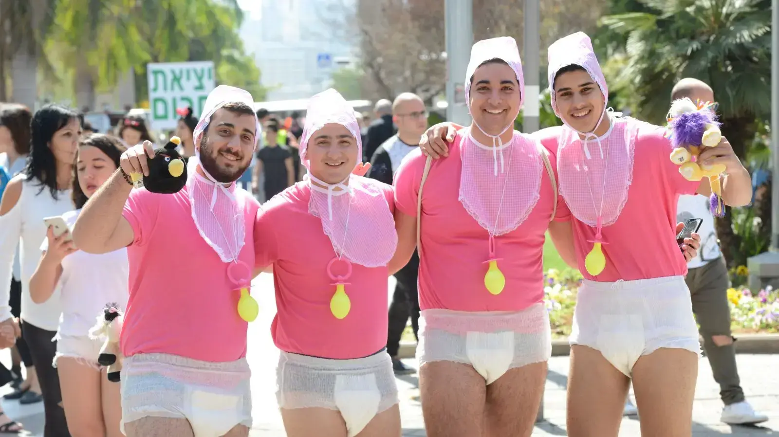 חוגגים במסיבת פורים, תל אביב, 2 במרץ 2018 חוגגים במסיבת פורים, תל אביב, 2 במרץ 2018
