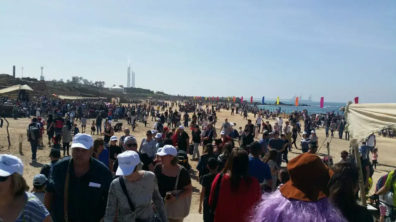 מטיילים בגן הלאומי קיסריה, 3 במרץ 2018 מטיילים בגן הלאומי קיסריה, 3 במרץ 2018