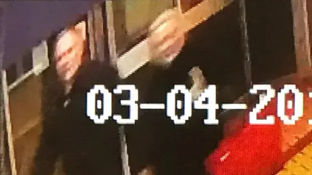 תיעוד ממצלמות אבטחה בעיר סולסברי, בריטניה, בסמוך למקום שבו אותר המרגל הרוסי המורעל סרגיי סקריפל, 5 במרץ 2018 תיעוד ממצלמות אבטחה בעיר סולסברי, בריטניה, בסמוך למקום שבו אותר המרגל הרוסי המורעל סרגיי סקריפל, 5 במרץ 2018