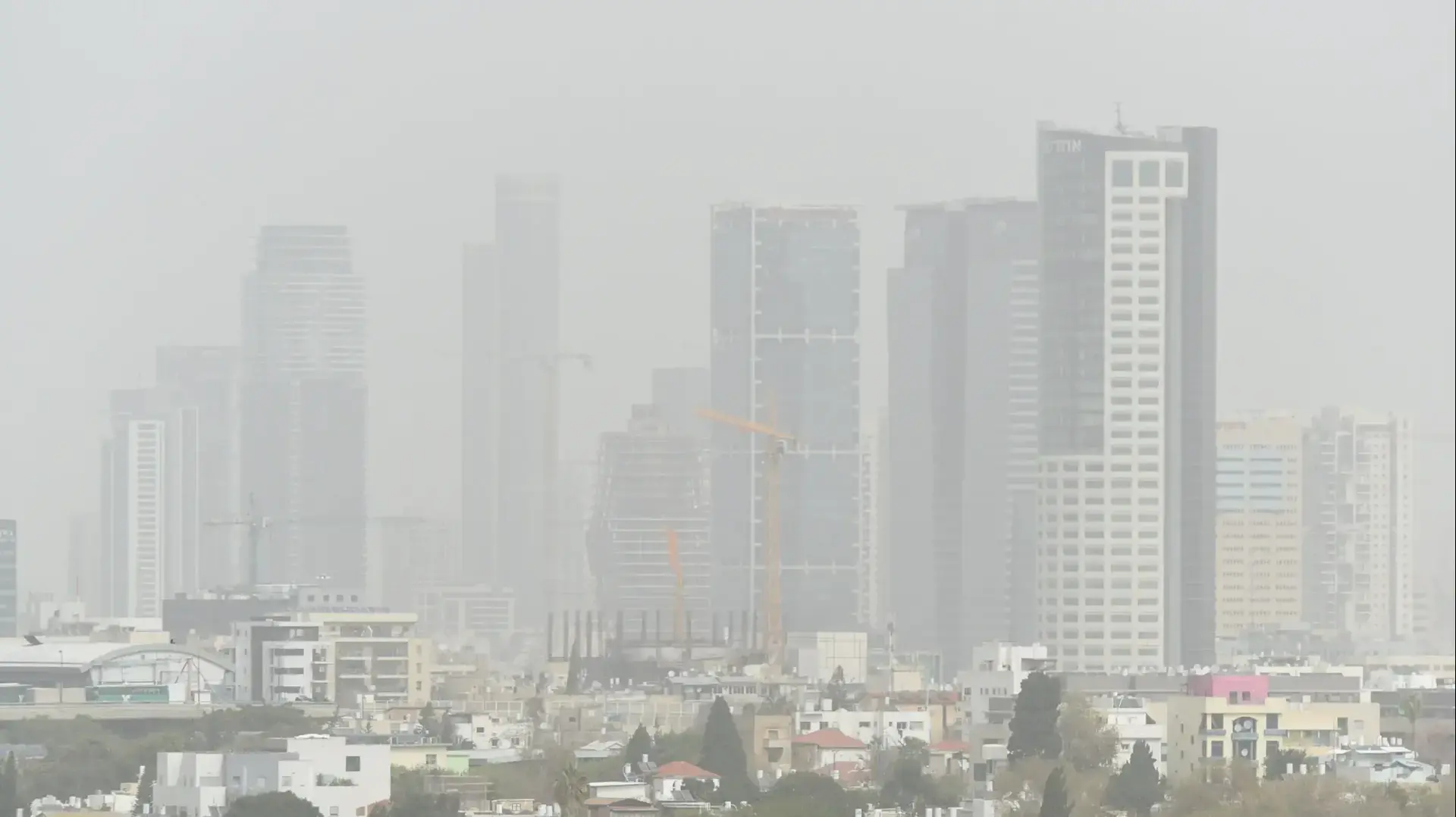 אובך בשמי תל אביב 8 במרץ 2018 אובך בשמי תל אביב 8 במרץ 2018