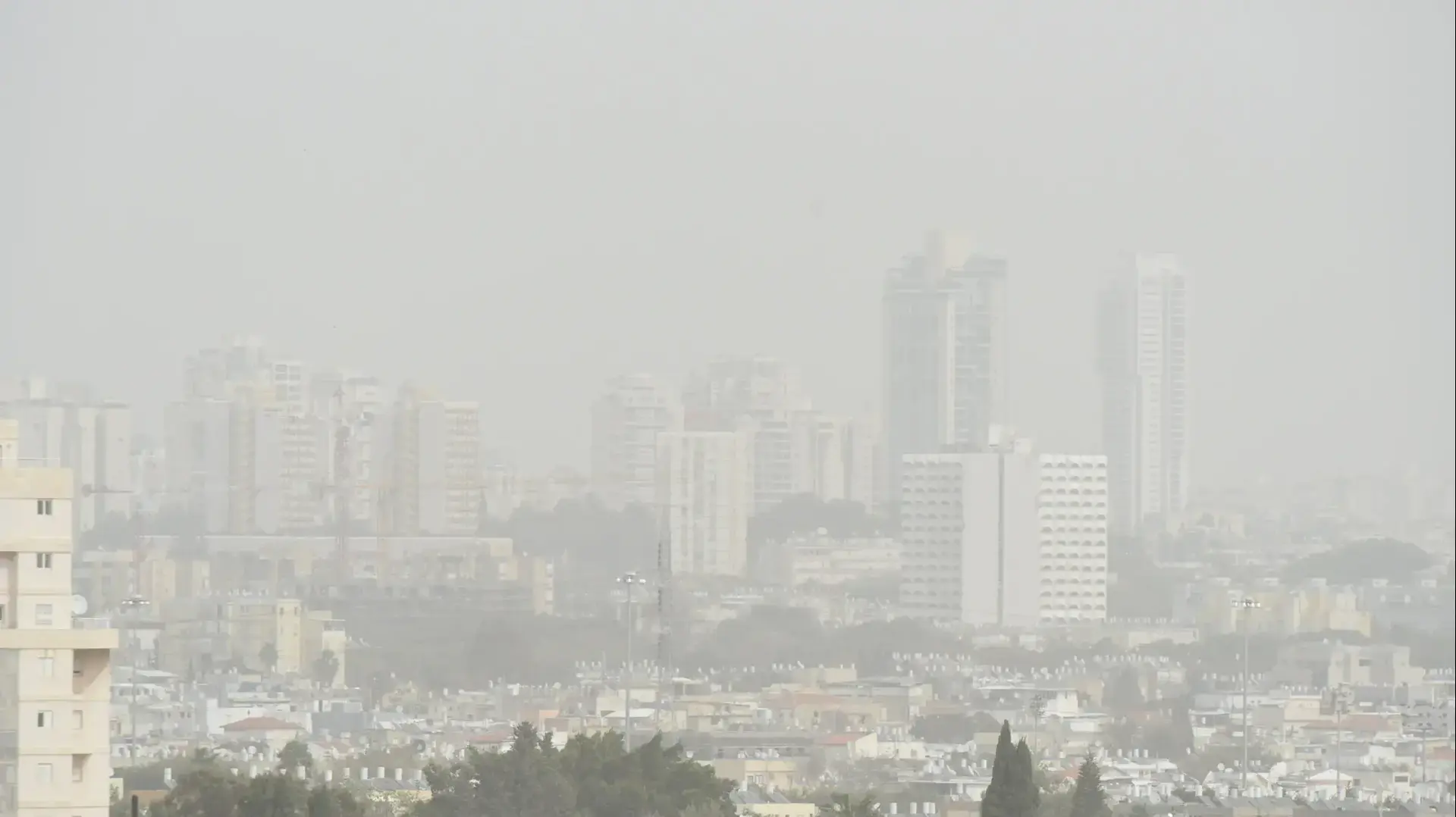 אובך בשמי תל אביב 8 במרץ 2018 אובך בשמי תל אביב 8 במרץ 2018