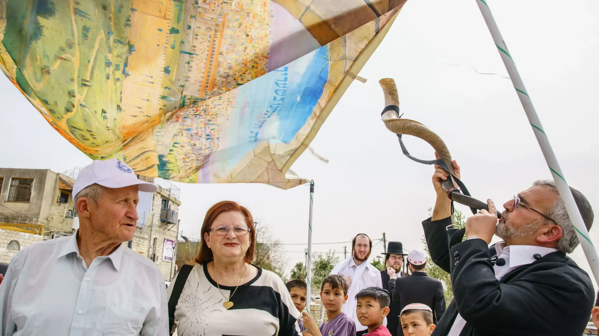חנוך שחר חגג בר מצוה בגיל 83 כדי להזכיר את סיפורם של הילדים בשואה, 8 במרץ 2018