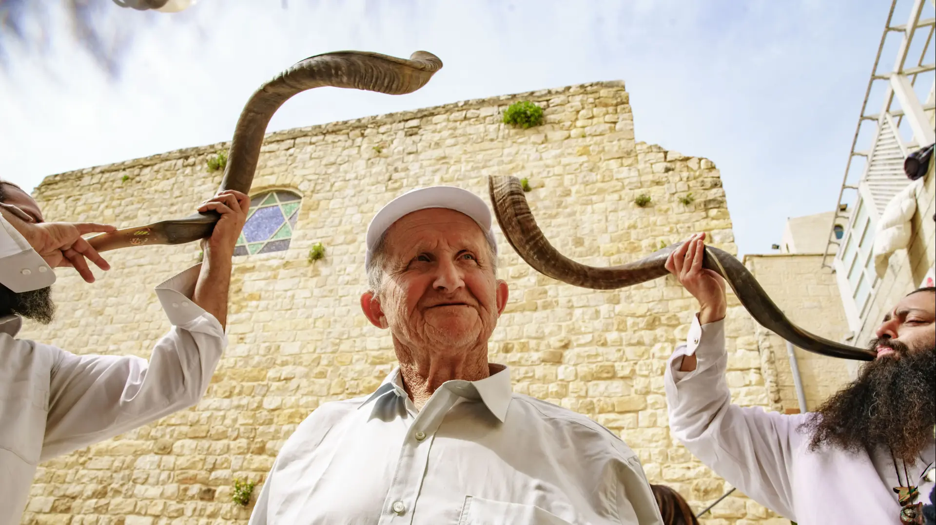 חנוך שחר חגג בר מצוה בגיל 83 כדי להזכיר את סיפורם של הילדים בשואה, 8 במרץ 2018