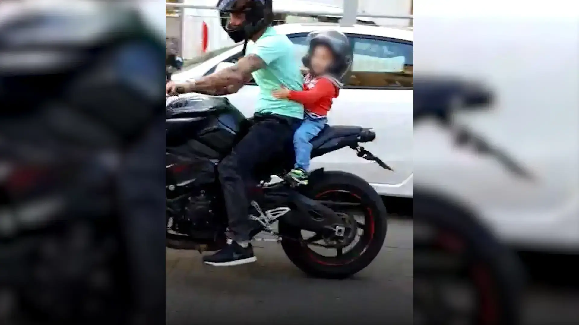 אב תועד רוכב על אופנוע יחד עם בנו הפעוט בגבעתיים אב תועד רוכב על אופנוע יחד עם בנו הפעוט בגבעתיים