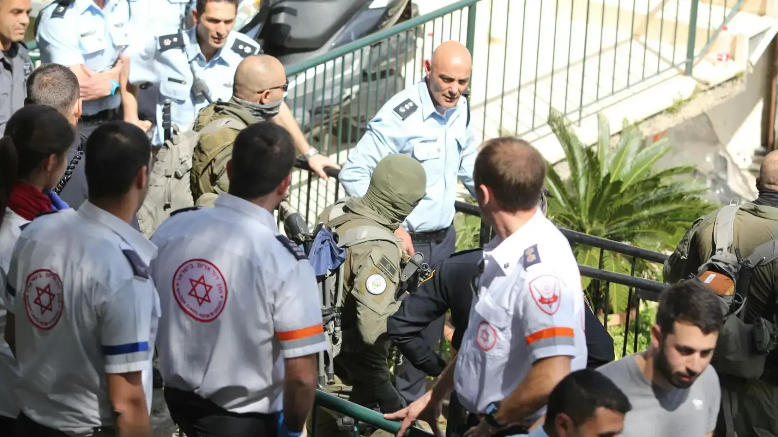 החשוד שפצע את בעלי הבית ברוב החשמונאים אותר ומתבצר באחד הבתים בעיר, חיפה, 12 במרץ 2018 החשוד שפצע את בעלי הבית ברוב החשמונאים אותר ומתבצר באחד הבתים בעיר, חיפה, 12 במרץ 2018