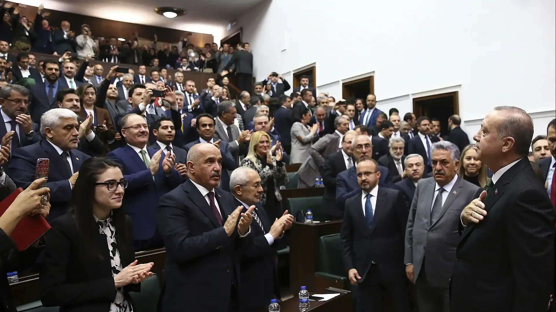 נשיא טורקיה ארדואן בנאום בפני חברת מפלגתו בפרלמנט באנקרה, מרץ 2018