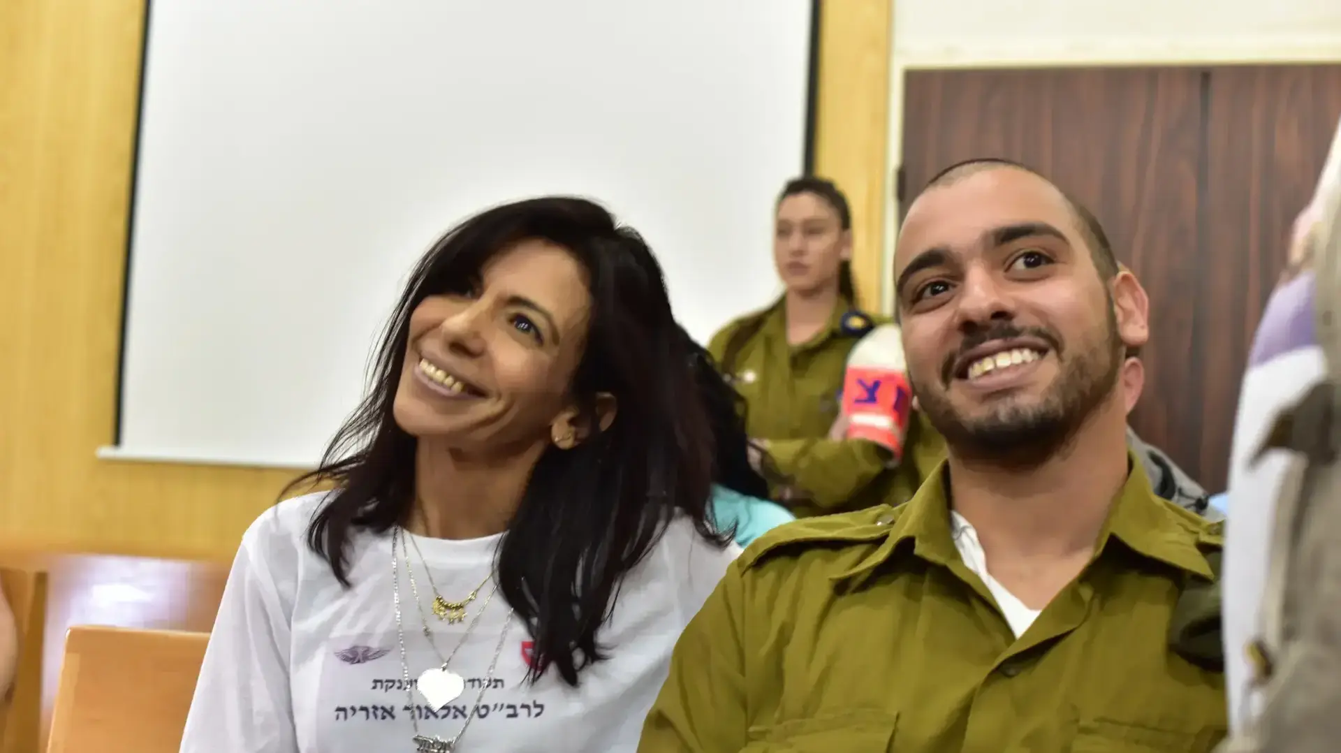 אלאור אזריה ליד הוריו בוועדת החצי שלו, קריה, תל אביב, 14 במרץ 2018