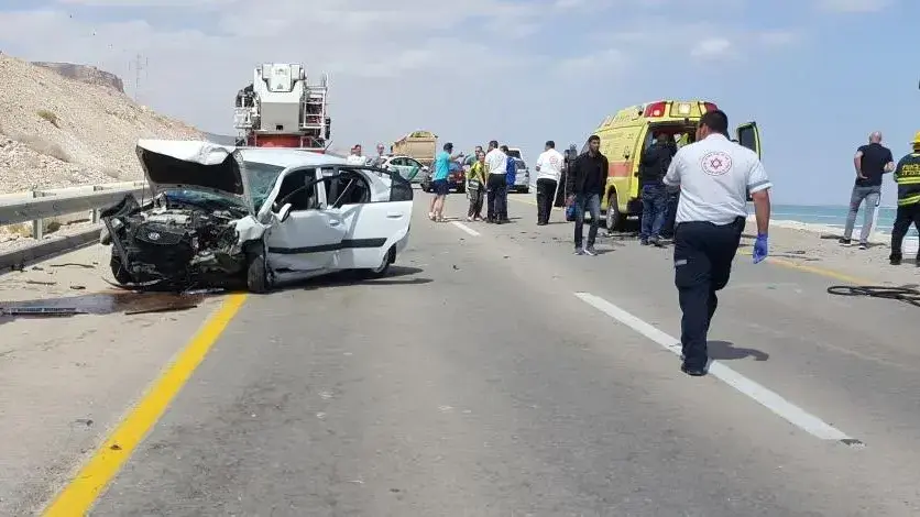 תאונת הדרכים בים המלח שנפצעו 8 בני אדם תאונת הדרכים בים המלח שנפצעו 8 בני אדם