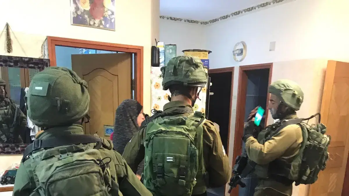 מעצר אחיו של המחבל שדרס חיילים באזור ריחן שבשומרון בבית המשפחה בברטעה, 16 במרץ 2018 מעצר אחיו של המחבל שדרס חיילים באזור ריחן שבשומרון בבית המשפחה בברטעה, 16 במרץ 2018