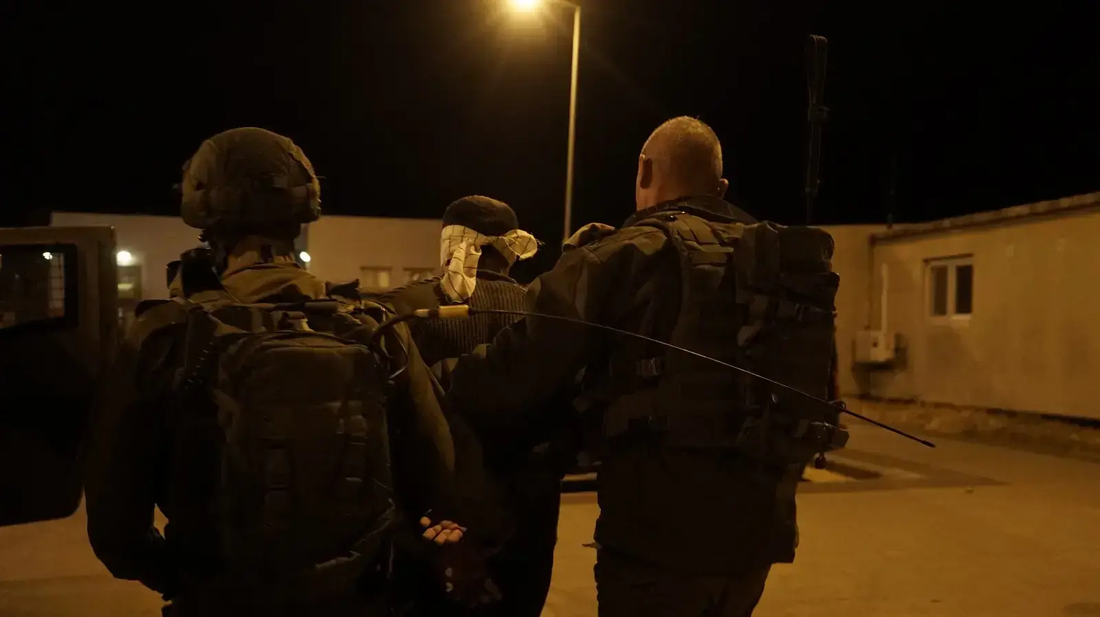 מעצר החשוד בפעילות מבצעית בברטעה אחרי הפיגוע בצפון השומרון ב-17 במרץ 2018 מעצר החשוד בפעילות מבצעית בברטעה אחרי הפיגוע בצפון השומרון ב-17 במרץ 2018
