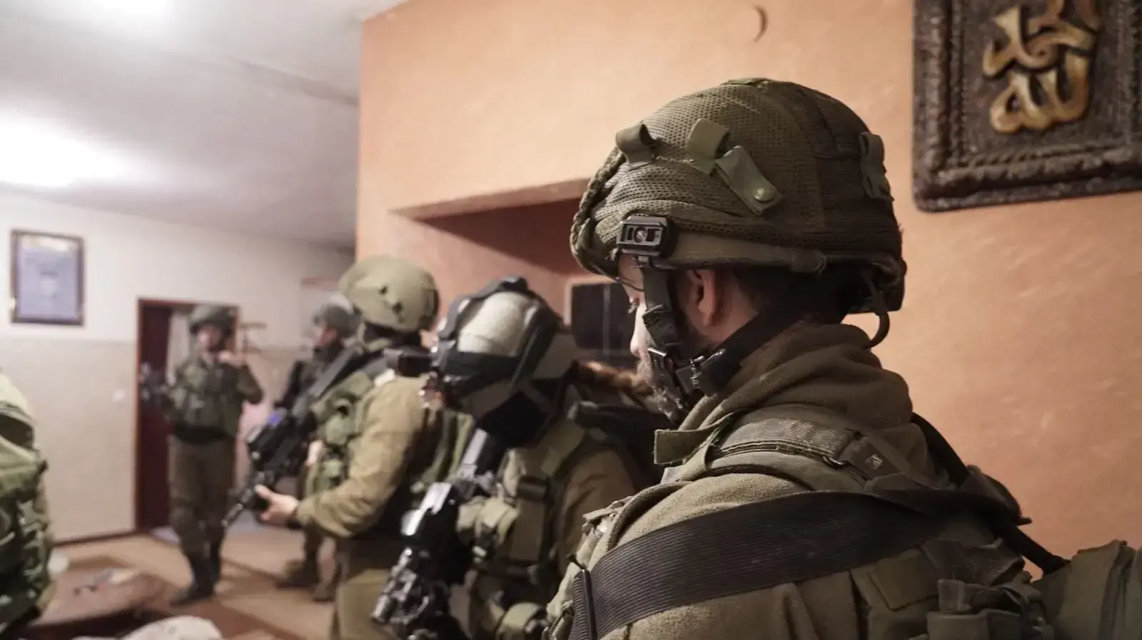 כוחות צה"ל בפעילות מבצעית בברטעה לאיתור אמל"ח בלתי חוקי ב-17 במרץ 2018 כוחות צה"ל בפעילות מבצעית בברטעה לאיתור אמל"ח בלתי חוקי ב-17 במרץ 2018