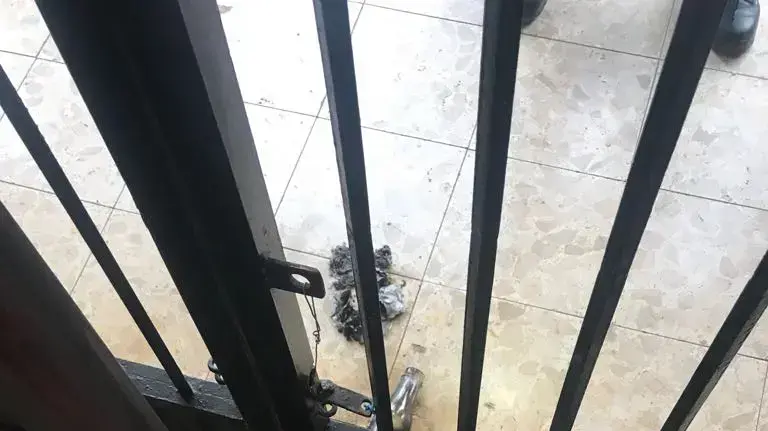 ניסיון הצתת דלת הכניסה לעיריית טבריה בידי בקבוק תבערה ב-18 במרץ 2018 ניסיון הצתת דלת הכניסה לעיריית טבריה בידי בקבוק תבערה ב-18 במרץ 2018