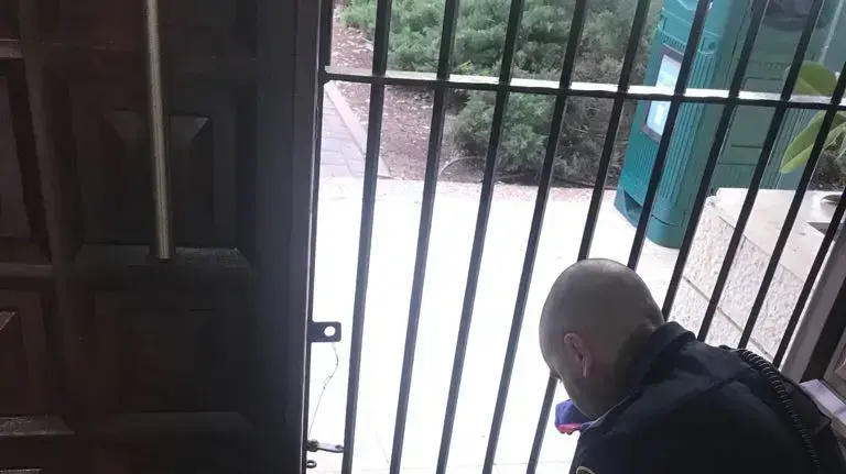 ניסיון הצתת דלת הכניסה לעיריית טבריה בידי בקבוק תבערה ב-18 במרץ 2018 ניסיון הצתת דלת הכניסה לעיריית טבריה בידי בקבוק תבערה ב-18 במרץ 2018