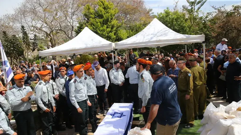הלווית החיל זיו דאוס שנהרג בפיגוע הדריסה, בית העלמין הצבאי בחולון 18 במרץ 2018 הלווית החיל זיו דאוס שנהרג בפיגוע הדריסה, בית העלמין הצבאי בחולון 18 במרץ 2018