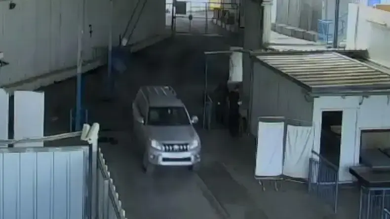 הרכב הקונסולרי בו השתמש רומן פרנק בזמן מעברו במעבר ארז הרכב הקונסולרי בו השתמש רומן פרנק בזמן מעברו במעבר ארז