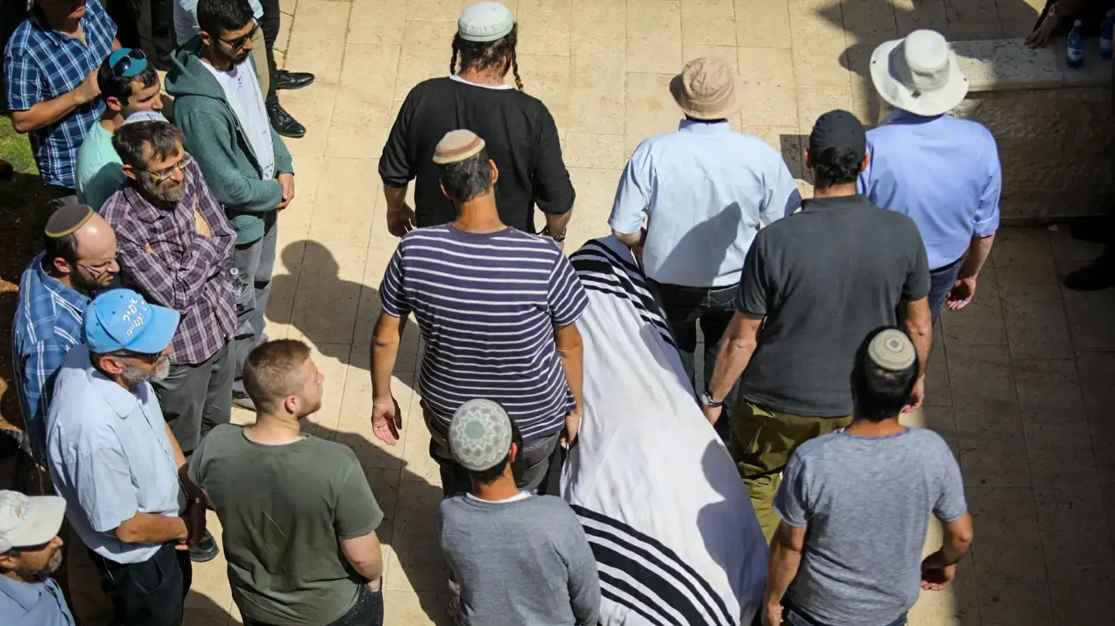 הלווייתו של עדיאל קולמן, הנרצח בפיגוע הדקירה שאירע אתמול סמוך לשער האריות בירושלים 19 במרץ 2018 הלווייתו של עדיאל קולמן, הנרצח בפיגוע הדקירה שאירע אתמול סמוך לשער האריות בירושלים 19 במרץ 2018