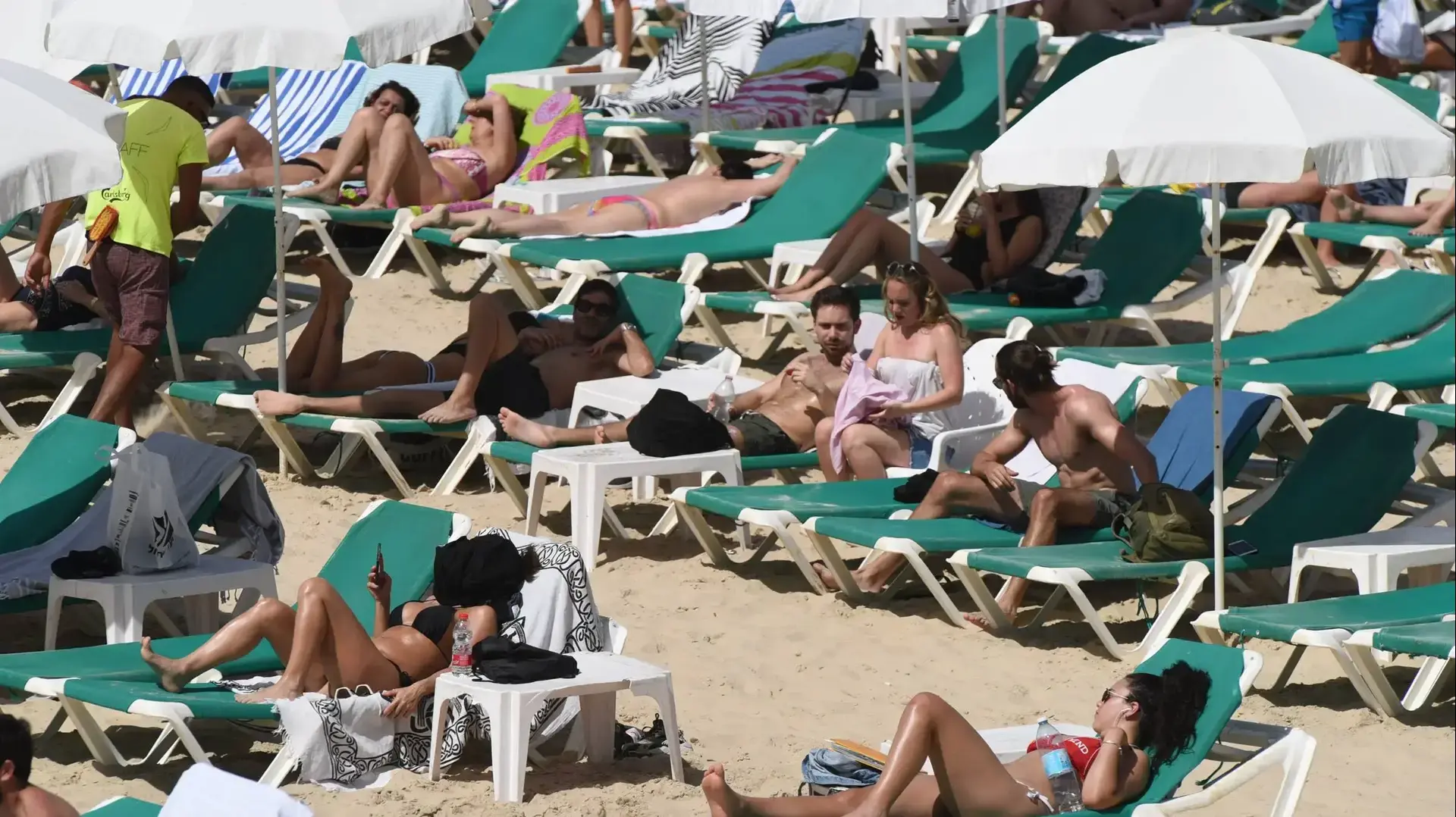 מתרחצים במזג אוויר שרבי בחופי תל אביב 19 במרץ 2018 מתרחצים במזג אוויר שרבי בחופי תל אביב 19 במרץ 2018