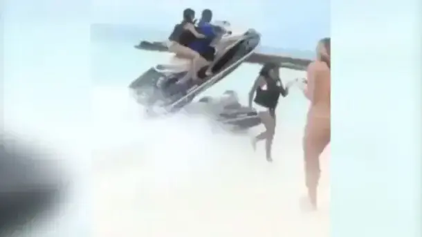 התנגשות אופנוע ים באיי בהאמה התנגשות אופנוע ים באיי בהאמה